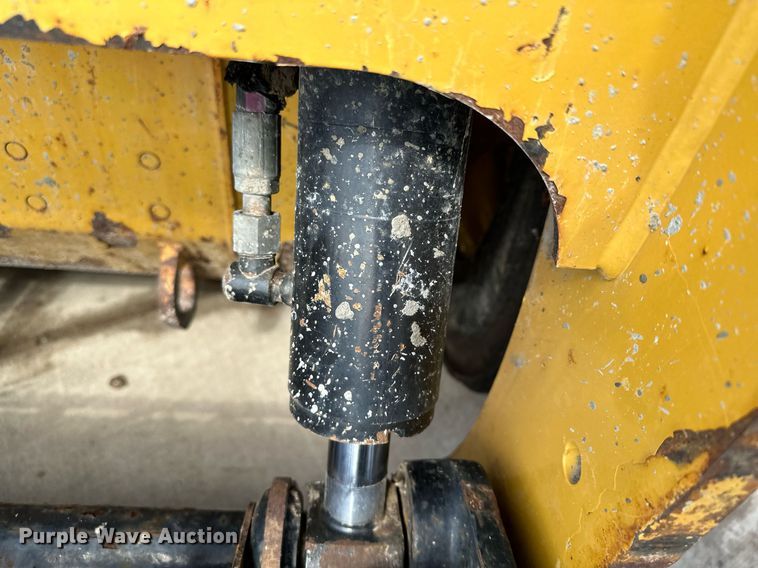 image for item KU9926 2016 Caterpillar 236D  skid steer loader