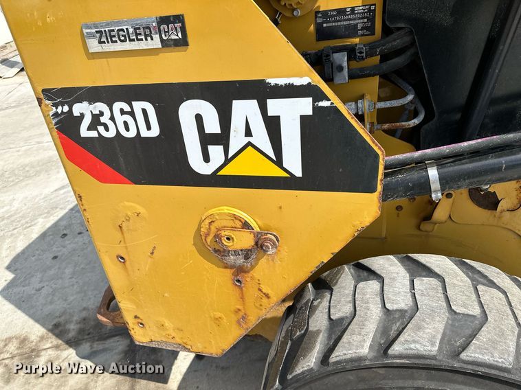 image for item KU9926 2016 Caterpillar 236D  skid steer loader