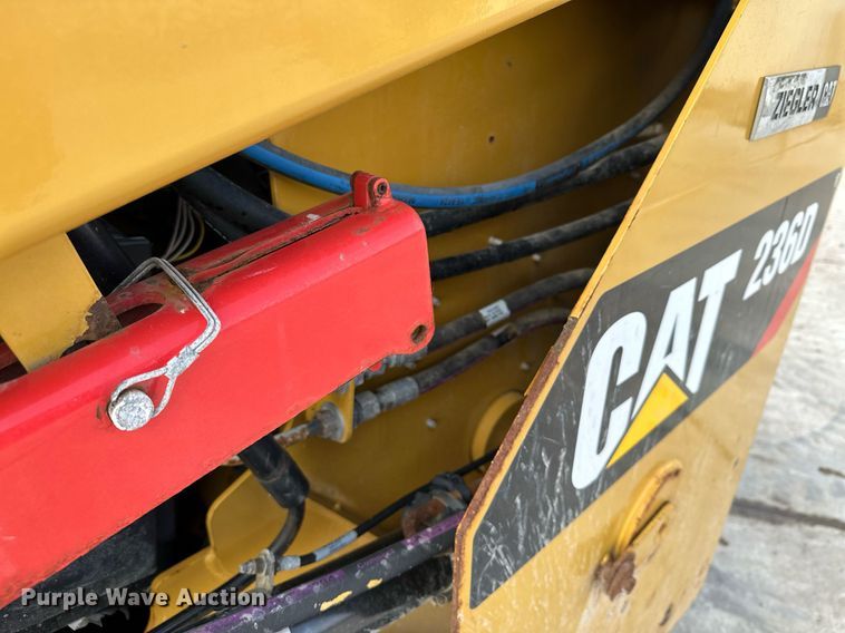 image for item KU9926 2016 Caterpillar 236D  skid steer loader