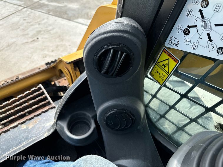 image for item KU9926 2016 Caterpillar 236D  skid steer loader