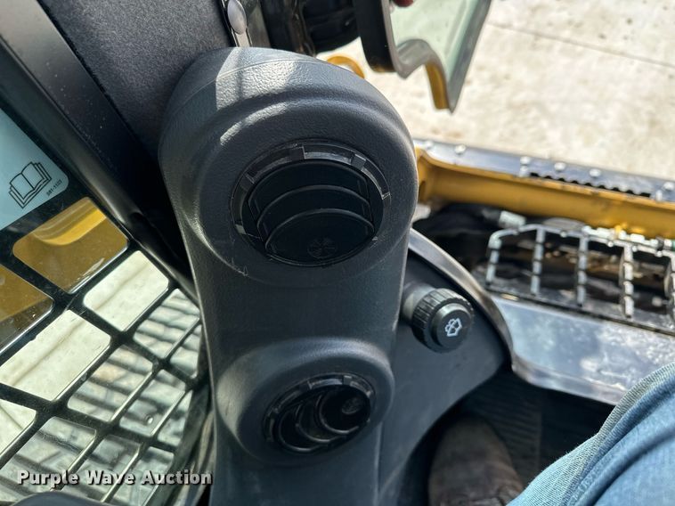 image for item KU9928 2022 Caterpillar 259D3  tracked skid steer loader