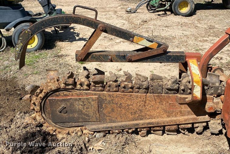 image for item KV9566 1989 Ditch Witch 2310  trencher