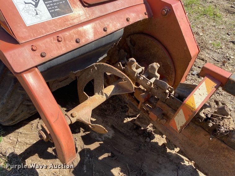 image for item KV9566 1989 Ditch Witch 2310  trencher