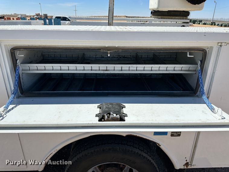 image for item KX9183 2012 Ford F550 Super Duty  bucket truck