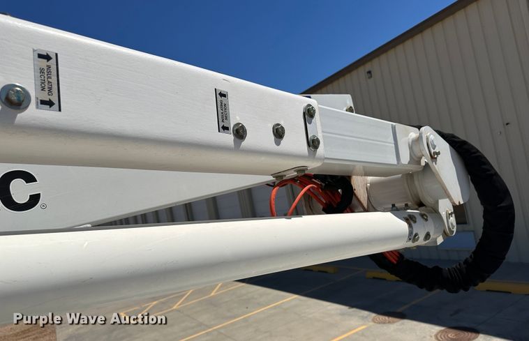 image for item KX9183 2012 Ford F550 Super Duty  bucket truck