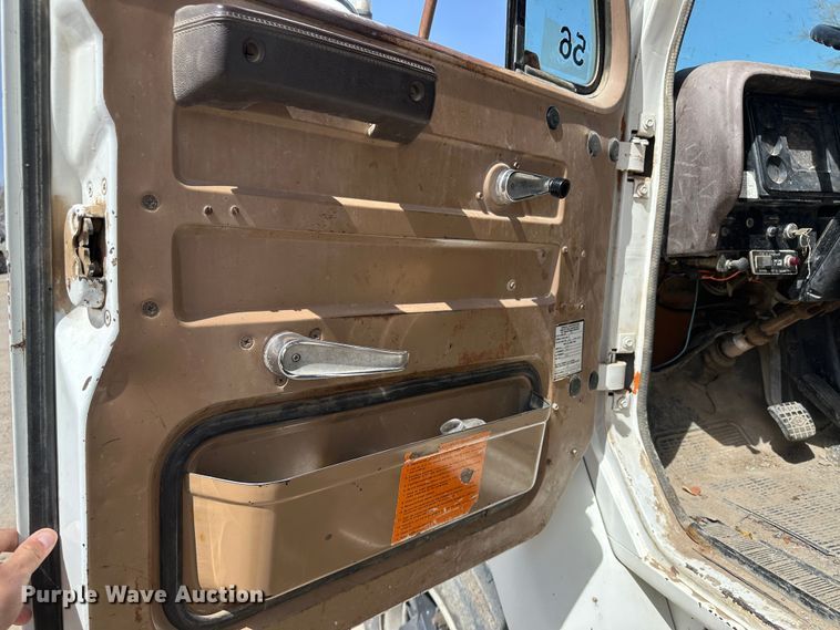 image for item KX9193 1981 International F-2654  dump truck