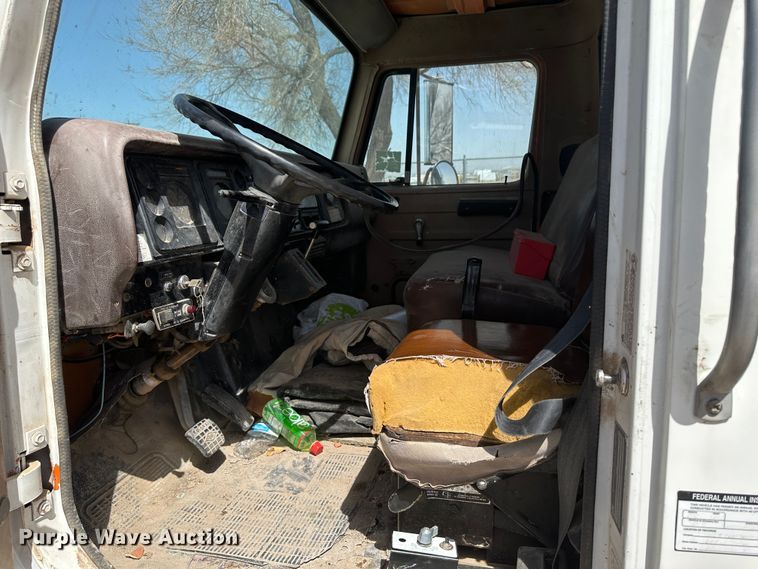 image for item KX9193 1981 International F-2654  dump truck