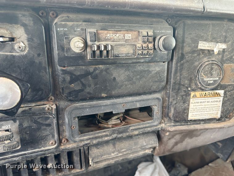 image for item KX9193 1981 International F-2654  dump truck