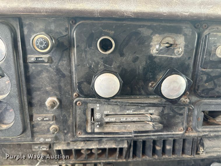 image for item KX9193 1981 International F-2654  dump truck