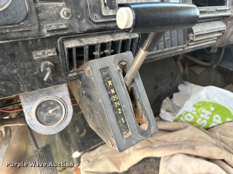 image for item KX9193 1981 International F-2654  dump truck