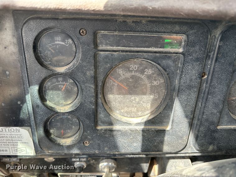 image for item KX9193 1981 International F-2654  dump truck