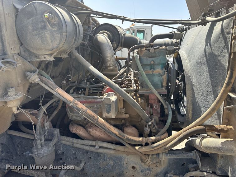 image for item KX9193 1981 International F-2654  dump truck