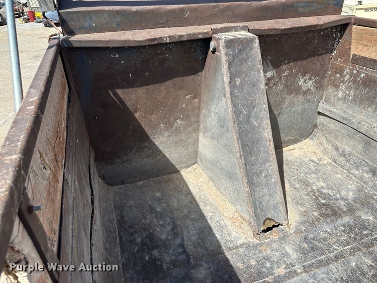 image for item KX9193 1981 International F-2654  dump truck