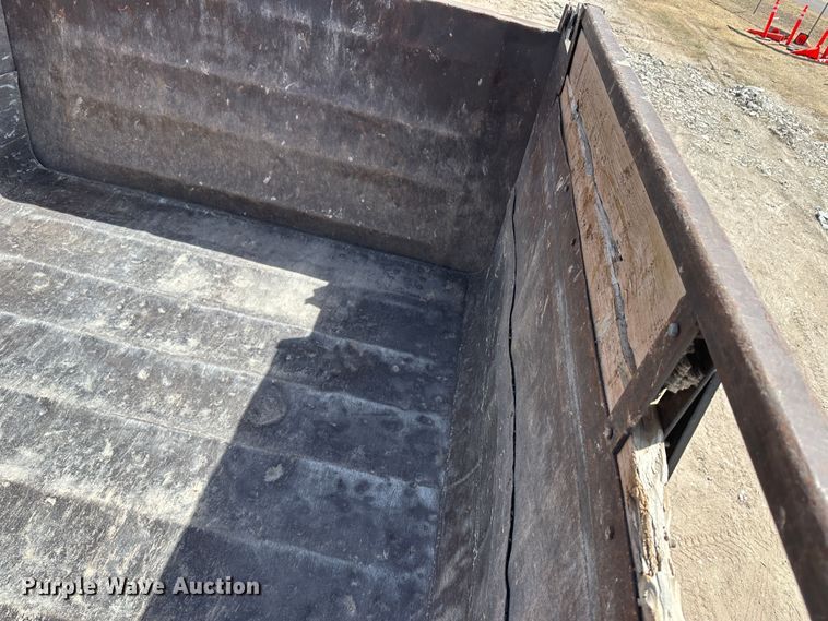 image for item KX9193 1981 International F-2654  dump truck