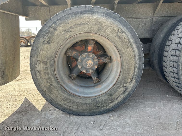 image for item KX9193 1981 International F-2654  dump truck