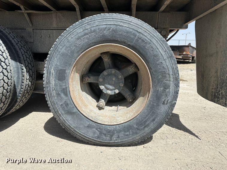 image for item KX9193 1981 International F-2654  dump truck