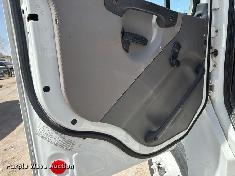 image for item KX9194 2009 Freightliner M106  flatbed truck