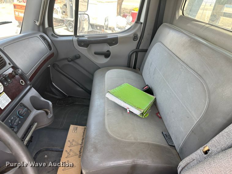 image for item KX9194 2009 Freightliner M106  flatbed truck