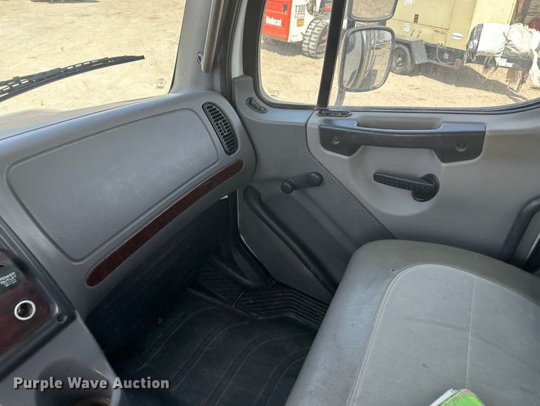 image for item KX9194 2009 Freightliner M106  flatbed truck