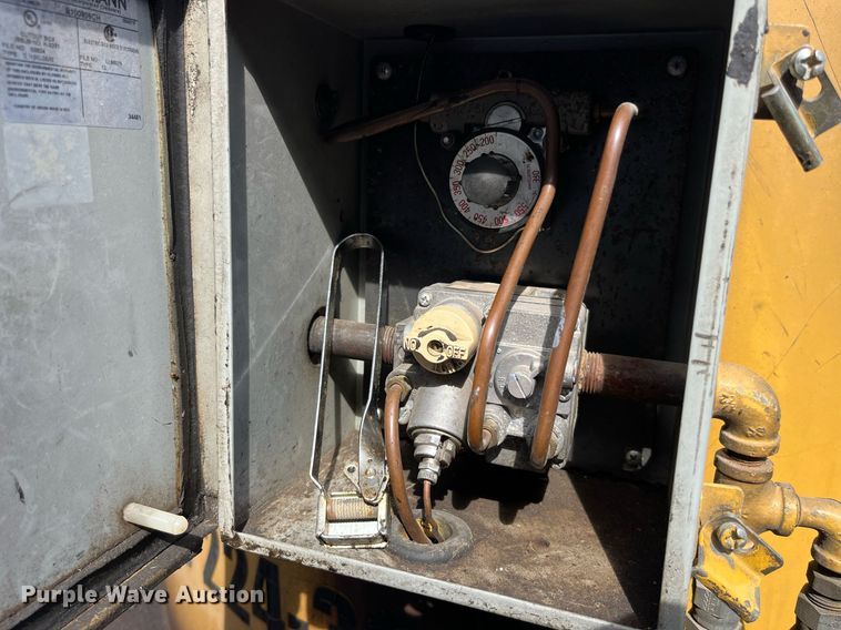 image for item LA9885 2011 SealMaster Crack Pro 100 Skid  crack sealer with 2011 Heartland trailer