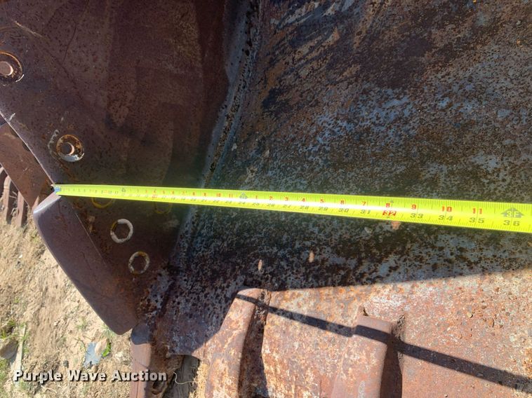 image for item LH9548 Caterpillar  excavator bucket