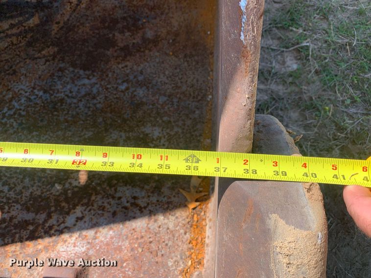 image for item LH9548 Caterpillar  excavator bucket