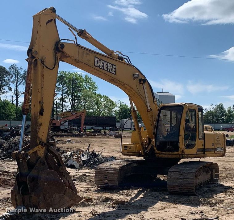 image for item LH9549 2001 John Deere 200LC  excavator