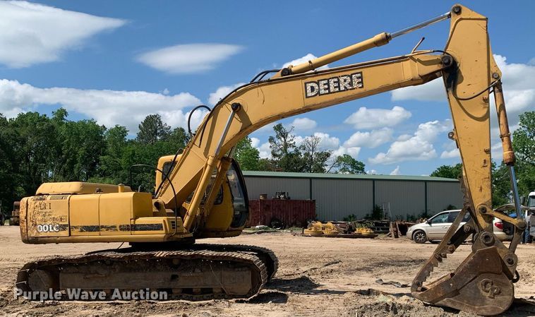 image for item LH9549 2001 John Deere 200LC  excavator