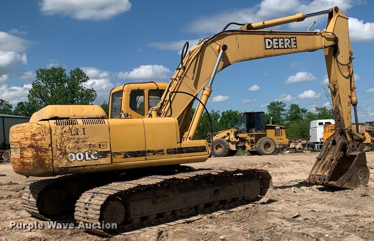 image for item LH9549 2001 John Deere 200LC  excavator