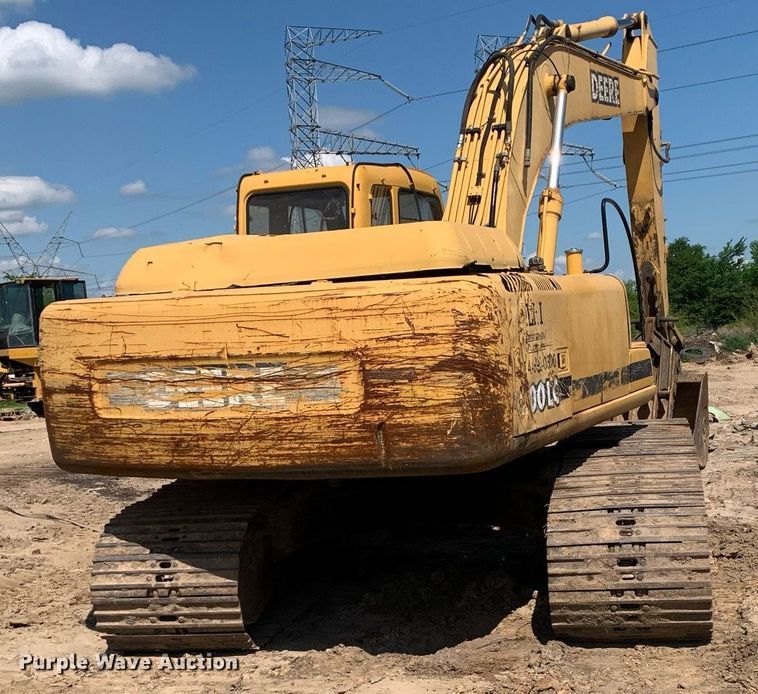 image for item LH9549 2001 John Deere 200LC  excavator