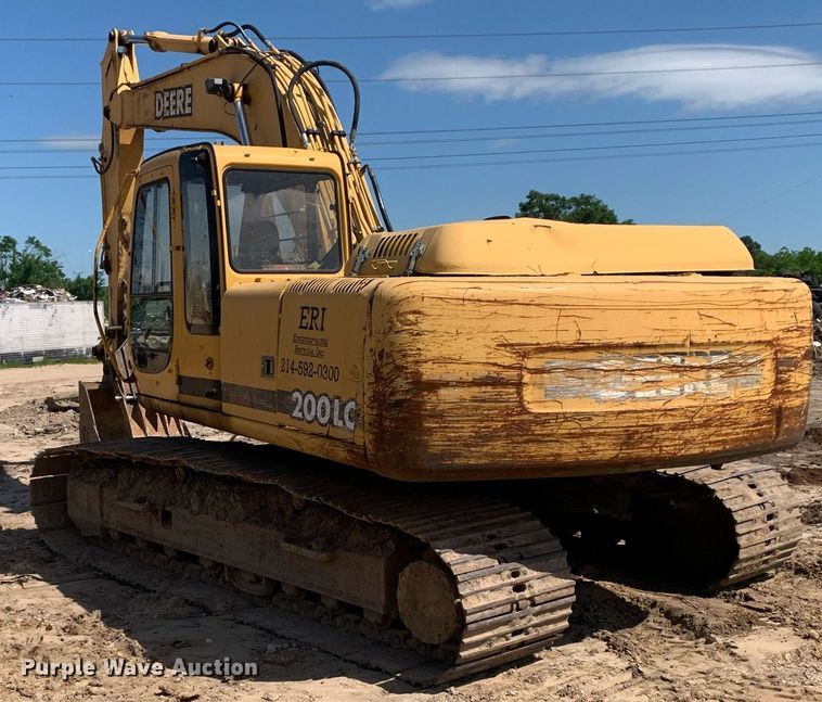 image for item LH9549 2001 John Deere 200LC  excavator