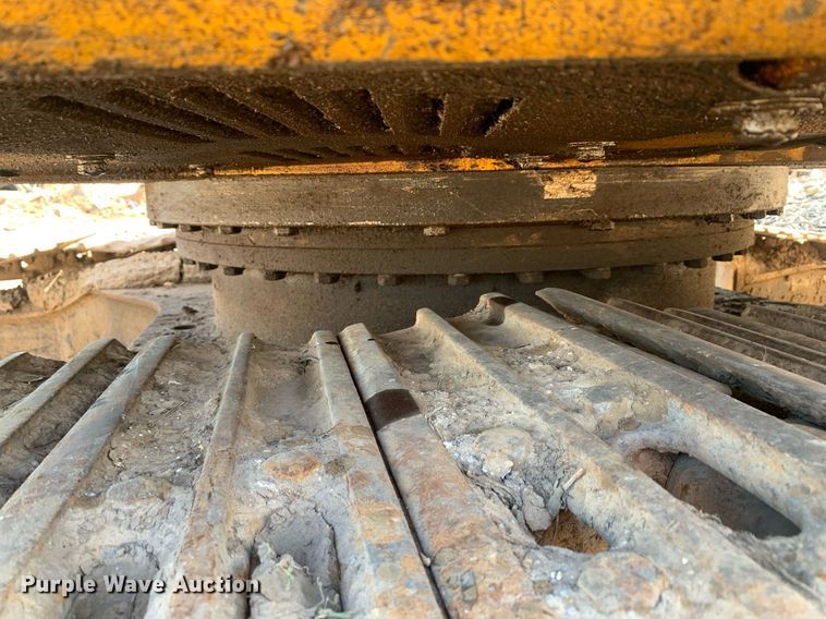 image for item LH9549 2001 John Deere 200LC  excavator