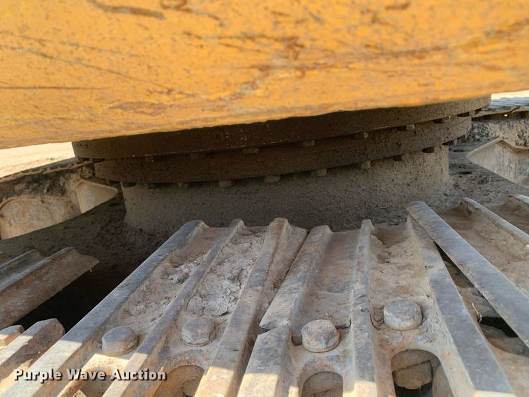 image for item LH9549 2001 John Deere 200LC  excavator