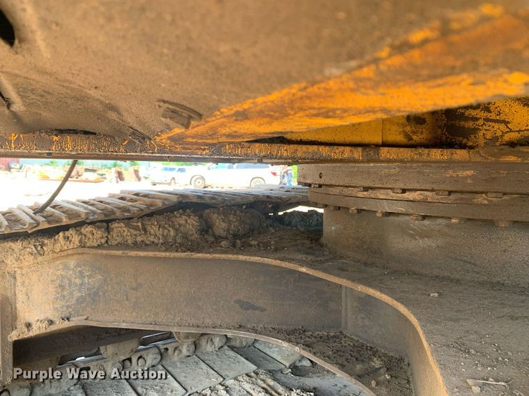 image for item LH9549 2001 John Deere 200LC  excavator