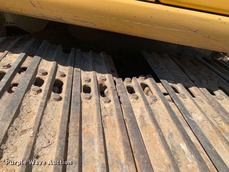 image for item LH9549 2001 John Deere 200LC  excavator