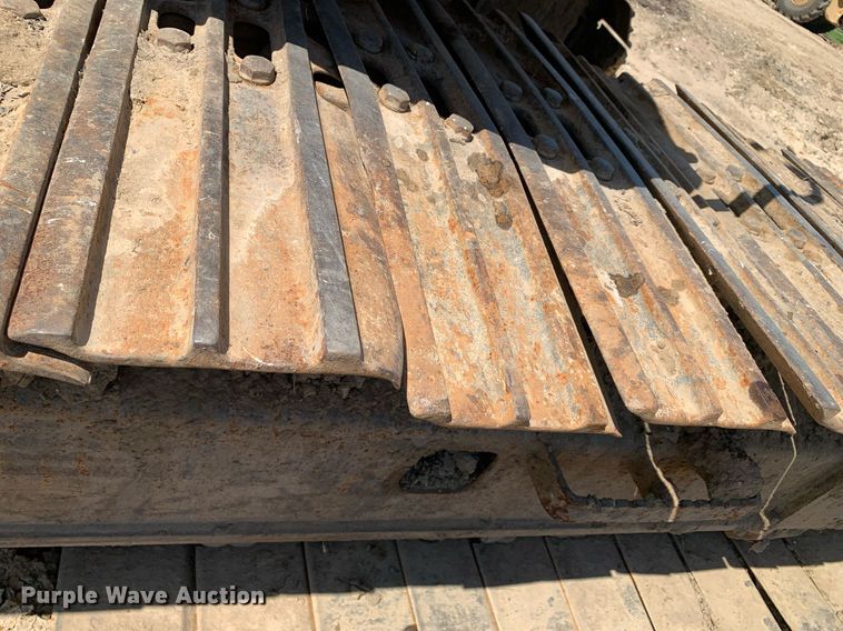 image for item LH9549 2001 John Deere 200LC  excavator