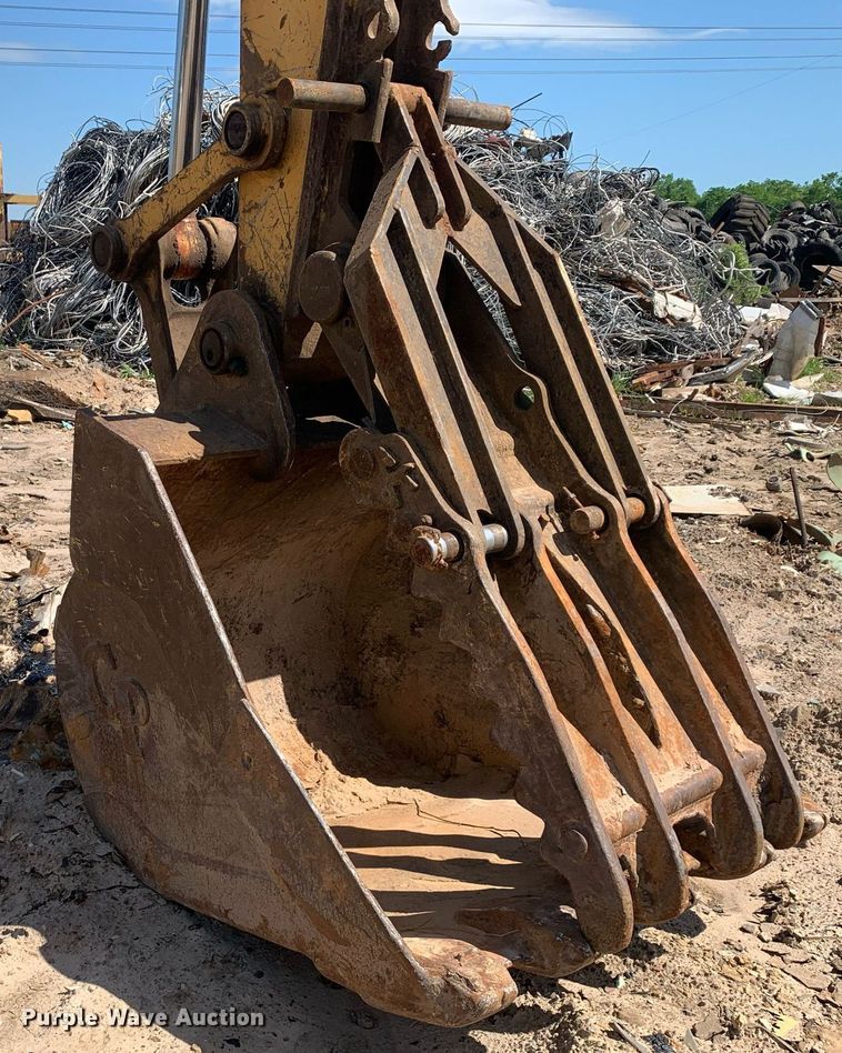 image for item LH9549 2001 John Deere 200LC  excavator