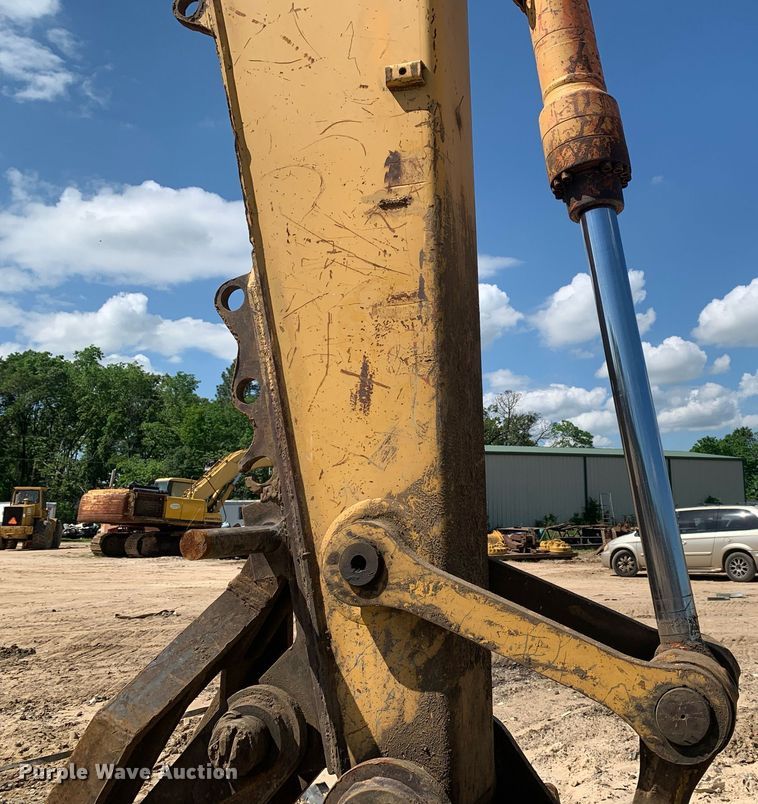 image for item LH9549 2001 John Deere 200LC  excavator