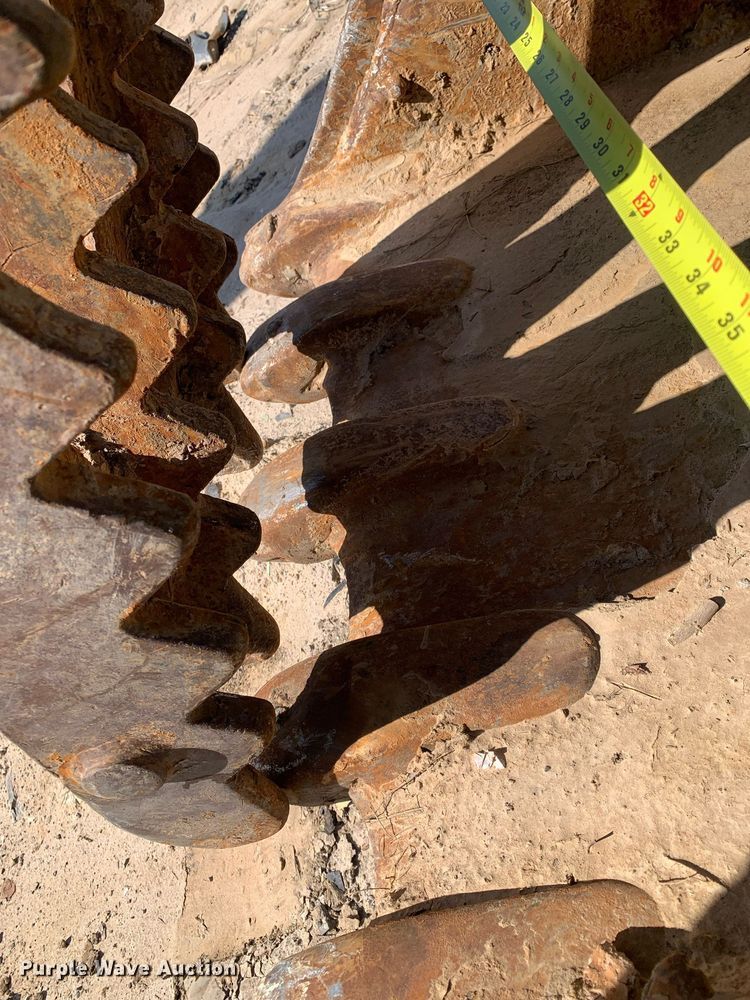 image for item LH9549 2001 John Deere 200LC  excavator