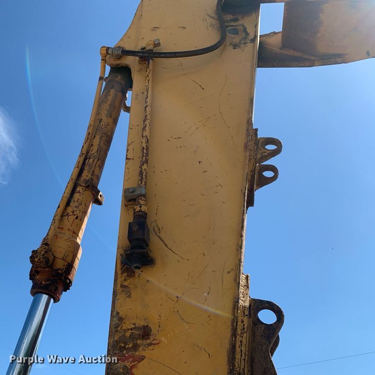 image for item LH9549 2001 John Deere 200LC  excavator