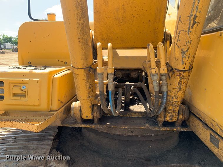 image for item LH9549 2001 John Deere 200LC  excavator