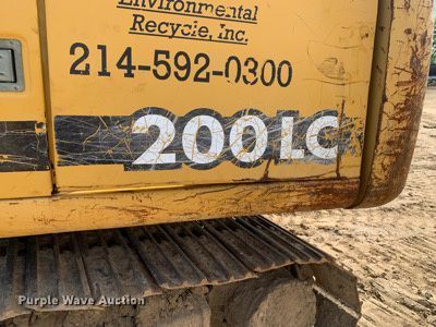 image for item LH9549 2001 John Deere 200LC  excavator
