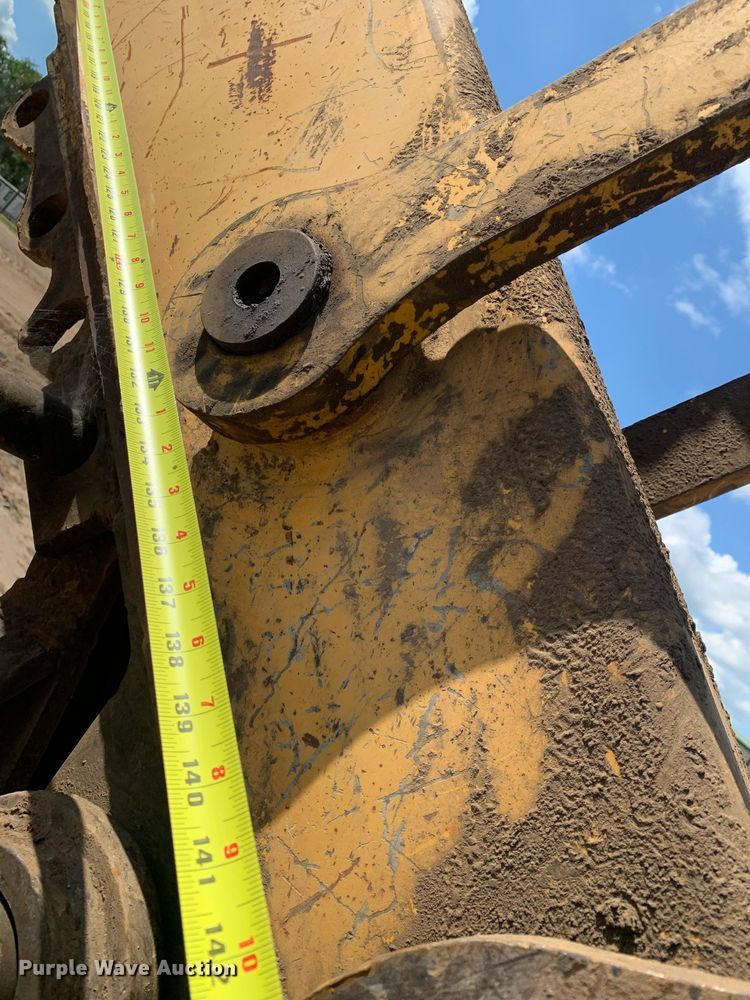 image for item LH9549 2001 John Deere 200LC  excavator