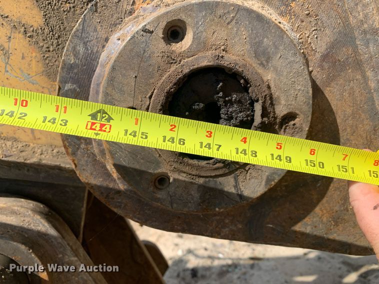 image for item LH9549 2001 John Deere 200LC  excavator