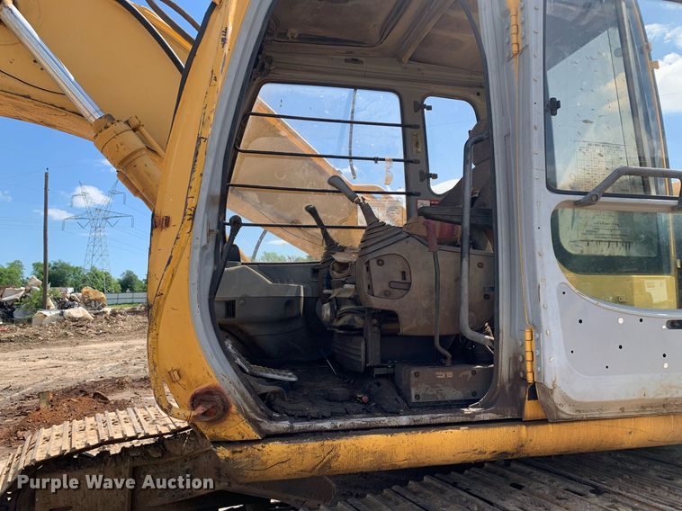 image for item LH9549 2001 John Deere 200LC  excavator