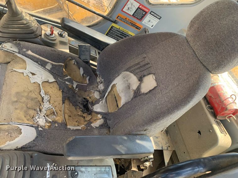 image for item LH9549 2001 John Deere 200LC  excavator