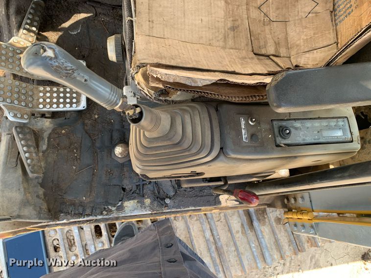 image for item LH9549 2001 John Deere 200LC  excavator