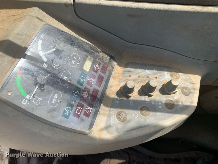 image for item LH9549 2001 John Deere 200LC  excavator