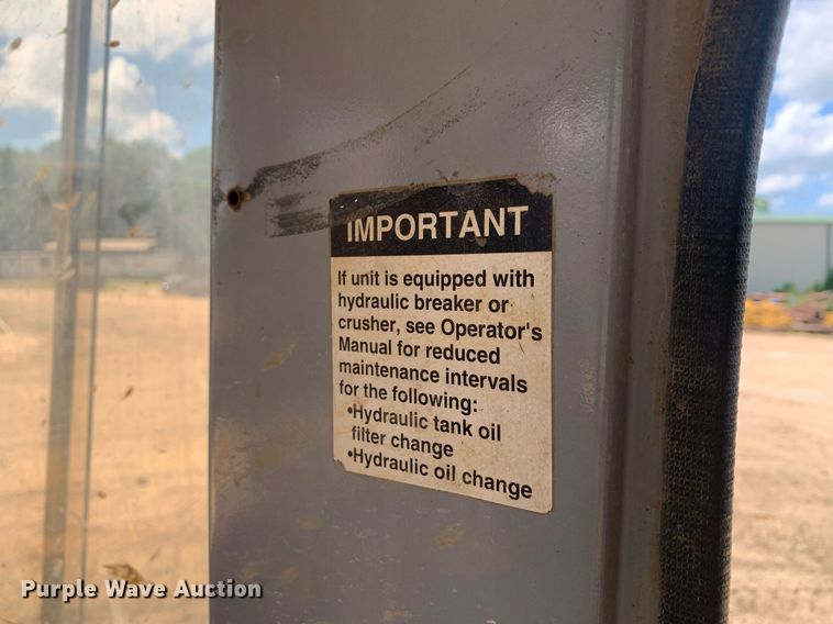 image for item LH9549 2001 John Deere 200LC  excavator