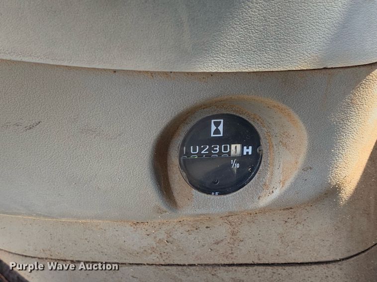 image for item LH9549 2001 John Deere 200LC  excavator